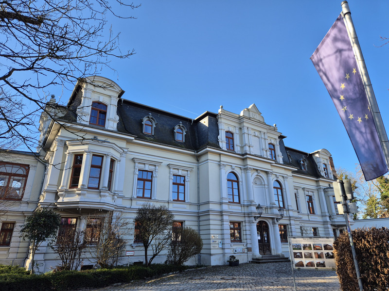 Die Villa Böckelmann in Magdeburg-Ottersleben ist Sitz der Europäischen Jugendbildungsstätte Magdeburg (EJBM).