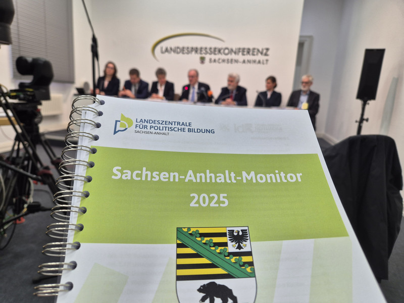 Sachsen-Anhalt-Monitor 2025: "Zwischen Autokratisierung und Demokratisierung: Befunde zu einer Gesellschaft im Richtungsstreit"